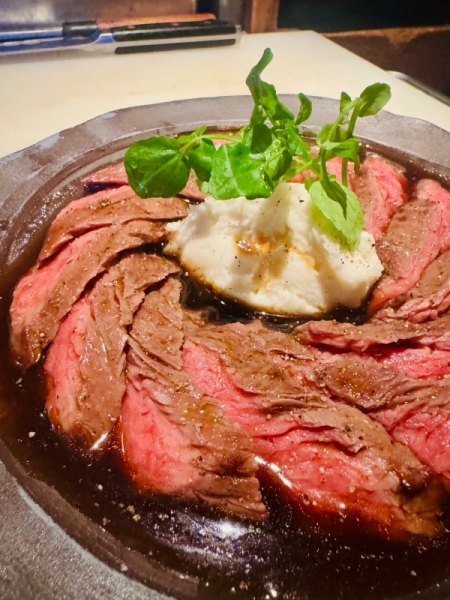 熟成赤身肉のカットステーキ